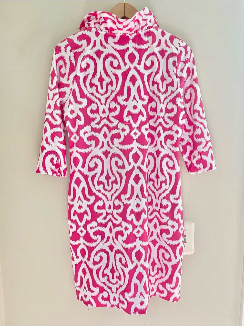 Gretchen Scott Dress Ruffle Neck Arabesque Pink Size M Stretch- LIKE NEW - Picture 2 of 9